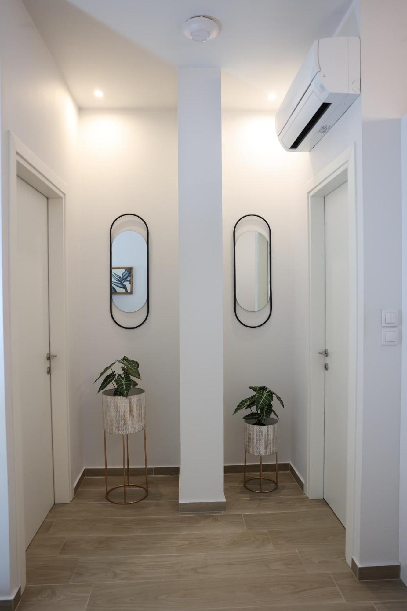 Iliana's 2 Apartment *